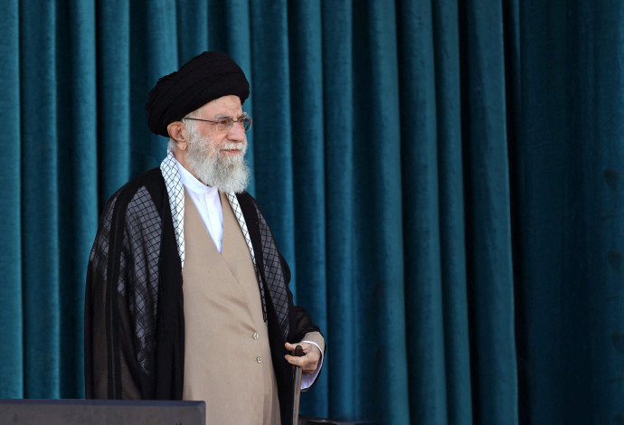  עלי חמינאי  (צילום:  Office of the Iranian Supreme Leader/WANA (West Asia News Agency)/Handout via REUTERS)