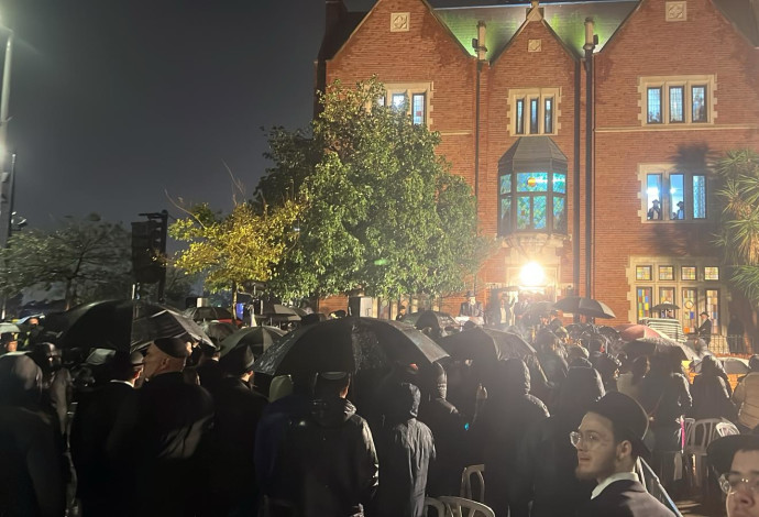 הלווייתו של הרב צבי רוגן ז"ל  (צילום:  באדיבות המשפחה)