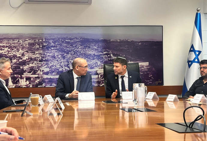 בצלאל סמוטריץ ונגיד בנק ישראל (צילום:  דוברות שר האוצר)