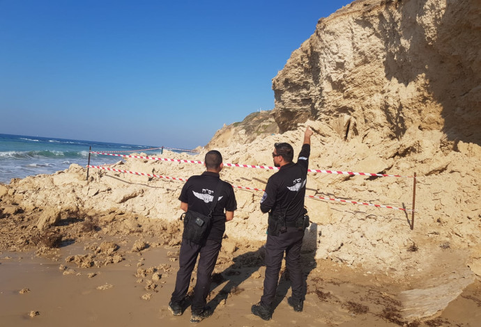קריסת מצוק בחוף סידני עלי בהרצליה (צילום:  עיריית הרצליה)