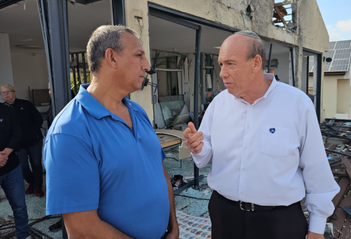 מבקר המדינה, מתניהו אנגלמן ביישובי קו העימות (צילום:  ללא)