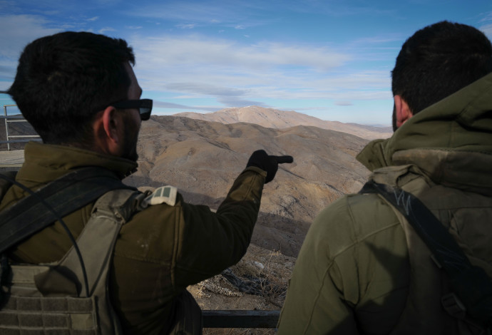 חיילים במוצב של צה"ל בגבול סוריה (צילום:  מיכאל גלעדי, פלאש 90)