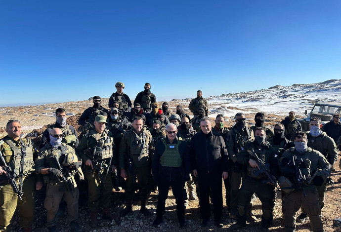 ראש הממשלה בנימין נתניהו והשר ישראל כ"ץ ברכס החרמון (צילום:  תקשורת שר הביטחון)