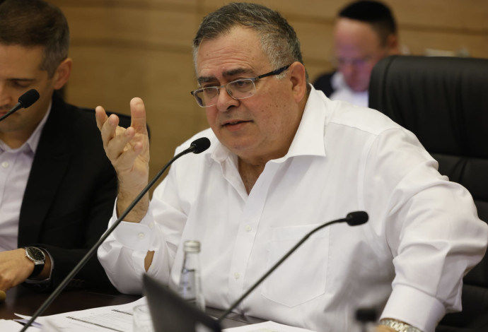 דוד ביטן, יו"ר הוועדה, בדיון על חוקי התאגיד (צילום:  מרק ישראל סלם)