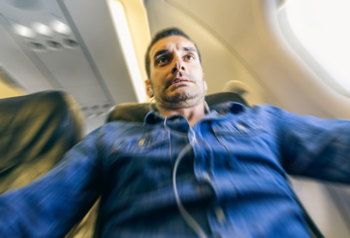 כשהמים מהשירותים מתחילים לזרום לכיוונכם (צילום:  אילוסטרציה oneinchpunch, שאטרסטוק)