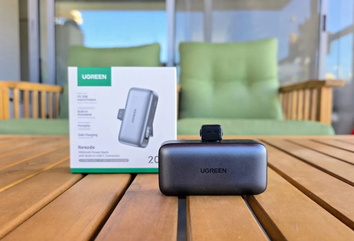 UGREEN - Mini Power Bank 5000 mAh (צילום:  צחי הופמן)