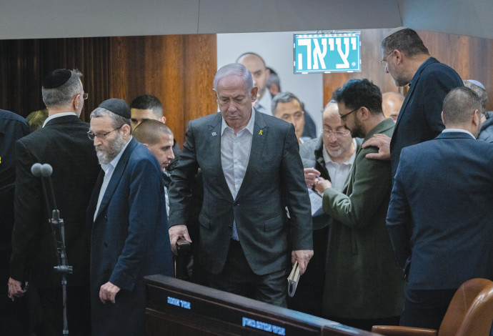 נתניהו מגיע להצבעה (צילום:  חיים גולדברג פלאש 90)