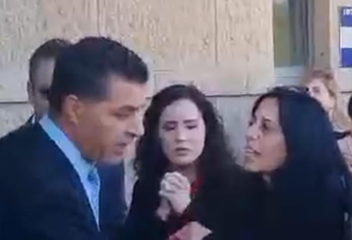 עינב צנגאוקר מורחקת מהכניסה לכנסת  (צילום:  ללא קרדיט)