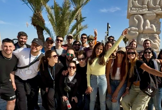 ליזי סבצקי והסטודנטים מתגלית (צילום:  יח"צ)