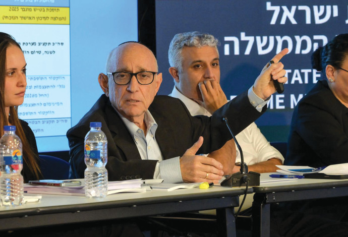יעקב נגל בהצגת מסקנות ועדת נגל (צילום:  מעיין טואף/לע״מ)