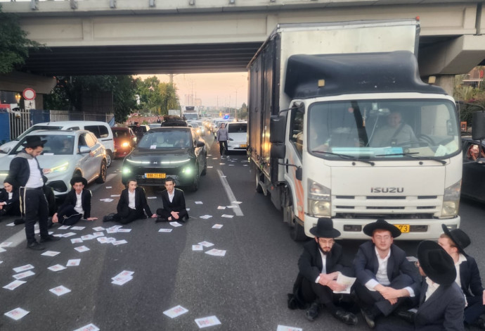 הפגנה של הפלג הירושלמי נגד גיוס חרדים, חסימות בכביש 4 (צילום:  שימוש לפי סעיף 27א')