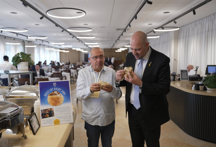 מבצע דוגו במזנון הכנסת, 2025 (צילום:  דוברות הכנסת - נתן וייל)
