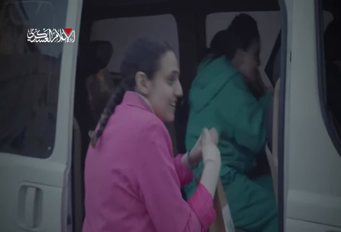 שחרור החטופות (צילום:  רשתות ערביות)