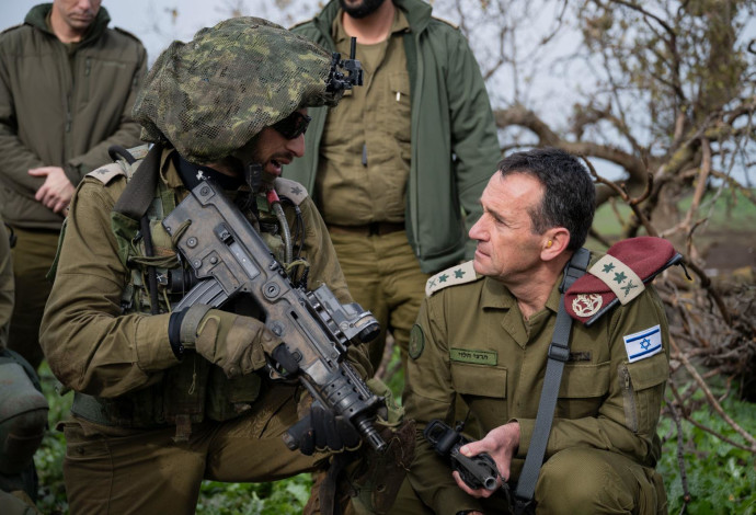 הרמטכ''ל הרצי הלוי במהלך הלחימה  (צילום:  דובר צה"ל)