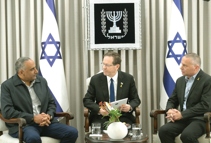 הנשיא הרצוג, יזהר שי ודדי שמחי (צילום:  עמוס בן גרשום לע"מ)