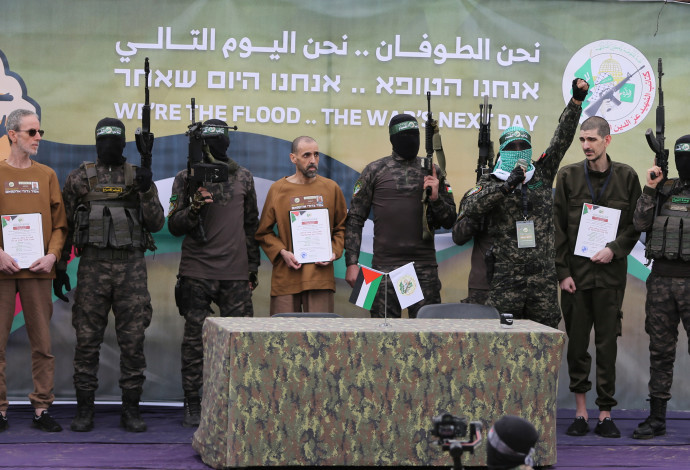 אור לוי, אלי שרעבי ואוהד בן עמי  (צילום:  רויטרס)