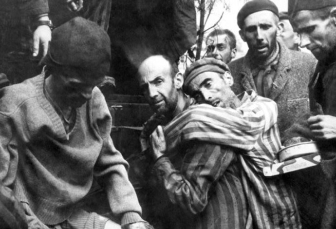 ניצולי שואה מורעבים. בלט עצמות ודלדול שרירים (צילום:  שאטרסטוק)