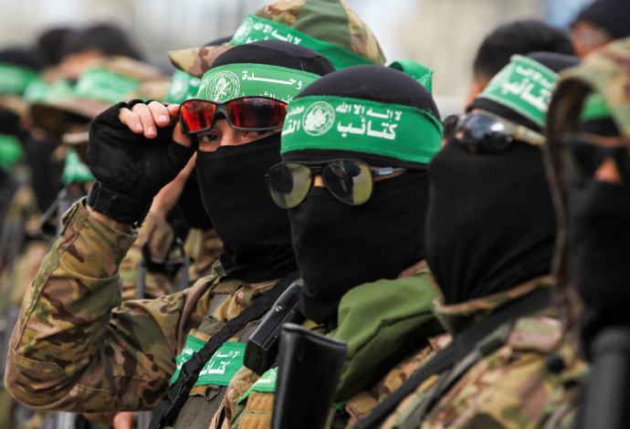 מחבלי חמאס (צילום:   REUTERS/Hatem Khaled)