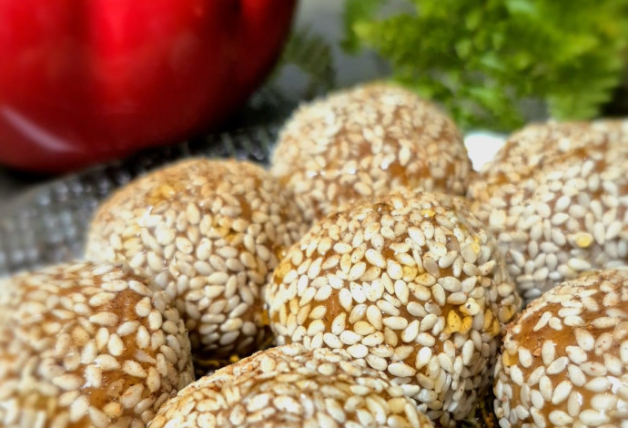 החטיף המושלם לט"ו בשבט, סילאן, חמאת בוטנים וקמח שקדים ו (צילום:  ד"ר מאיה רוזמן)
