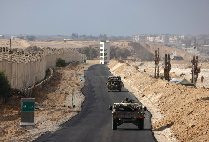 כוח צה''ל בציר פילדלפי (צילום:  רויטרס)