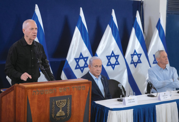 בני גנץ, בנימין נתניהו, יואב גלנט (צילום:  חיים גולדברג, פלאש 90)