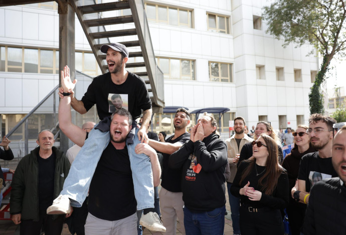 חבריו של סשה טרופנוב (צילום:  אלון גלבוע)
