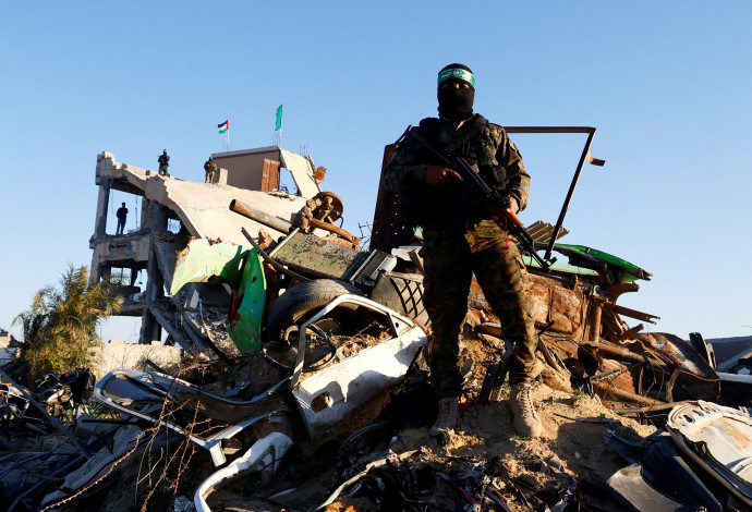 מחבלי חמאס (צילום:  REUTERS/Hatem Khaled)