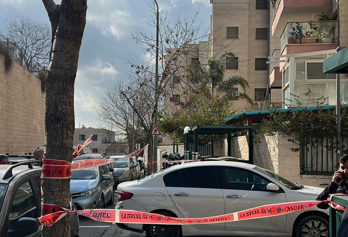 זירת תאונת פגע וברח בירושלים (צילום:  דוברות המשטרה)