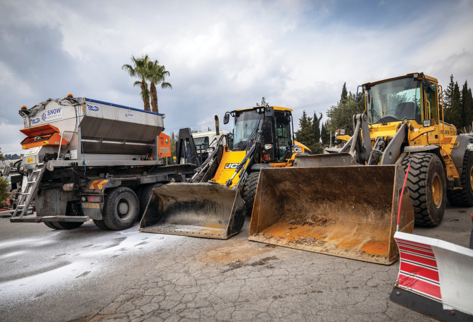  הכנות לסערה (צילום:  יונתן זינדל, פלאש 90)