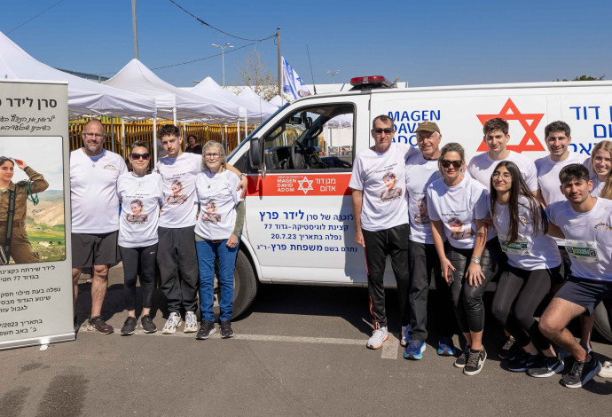 משפחתה של סרן לידר פרץ זל, שנפלה בתאונת עבודה בצאלים ב-2023 רצו לזכרה במרתון ת"א (צילום:  דוברות מד"א)