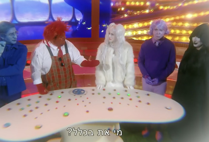 ״ארץ נהדרת״ במערכון פותח של ״הקול בראש״ (צילום:  צילום מסך, מתוך "ארץ נהדרת")