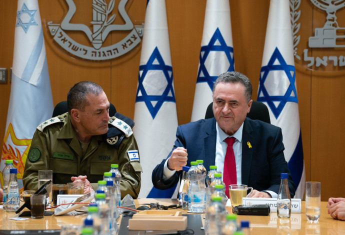 ישראל כ"ץ, אייל זמיר (צילום:   אריאל חרמוני, משרד הביטחון)