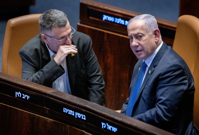 גדעון סער ובנימין נתניהו בכנסת  (צילום:  חיים גולדברג)