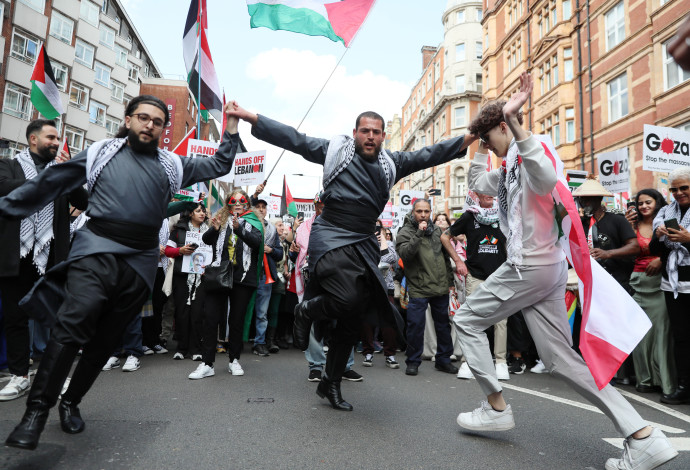 מחאה פרו-פלסטינית בלונדון (צילום:  Alishia Abodunde/Getty Images)