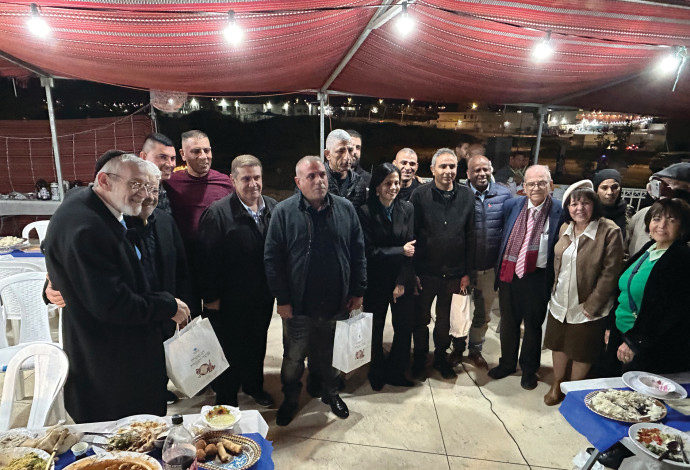 סעודת האיפטאר ברהט (צילום:  יוסי אחימאיר)