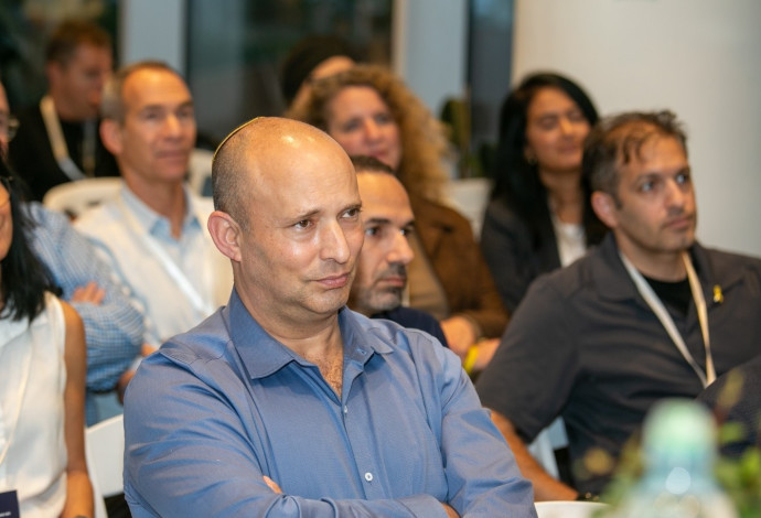 נפתלי בנט בוועידת הנגב (צילום:  עוזיאל אברהם)