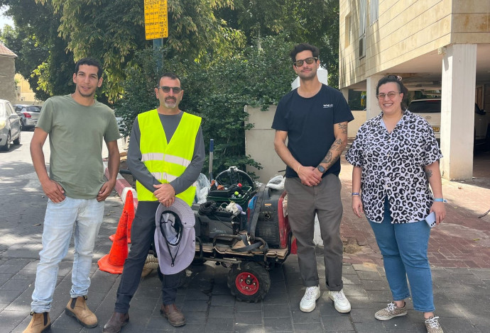 נציגי עמותת "צלול" בפעילות של תאגיד המים (צילום:  תאגיד מי אביבים)