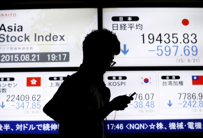 ירידות שערים בבורסה (צילום:   REUTERS/Issei Kato)