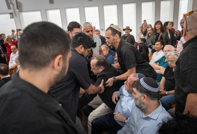 מהומה בבג"ץ פיטורי רונן בר (צילום:  חיים גולדברג, פלאש 90)