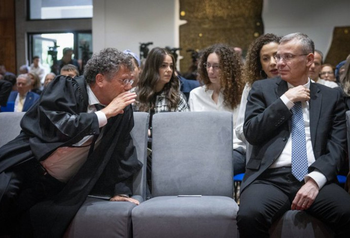 יריב לוין, יצחק עמית  (צילום:  חיים גולדברג פלאש 90)