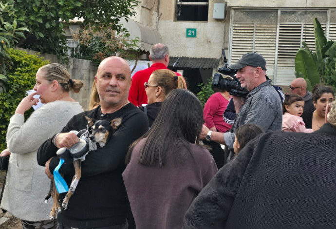 הפגנה בפ"ת בעקבות סרטון ההתעללות בכלב (צילום:  אלון חכמון)