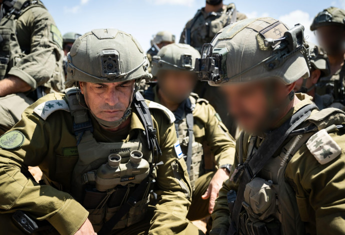 הרמטכ״ל אייל זמיר בהערכת מצב וסיור שטח בשג׳עייה (צילום:  דובר צה"ל)