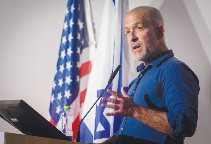רונן בר נואם באוניברסיטת רייכמן (צילום:  אבשלום ששוני)