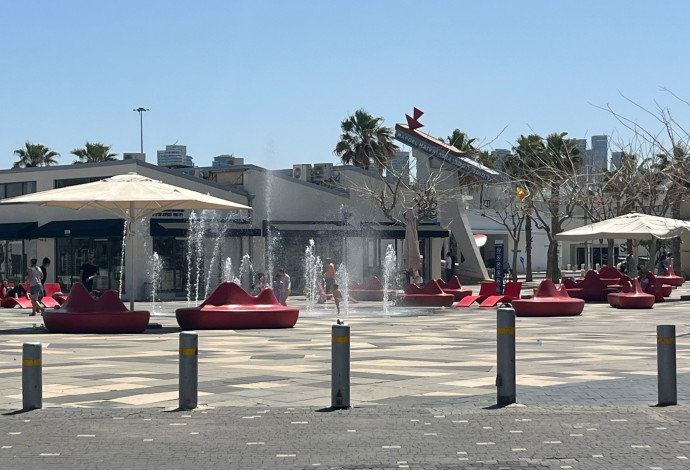 המזרקה בנמל תל אביב (צילום:  מאיה כהן)