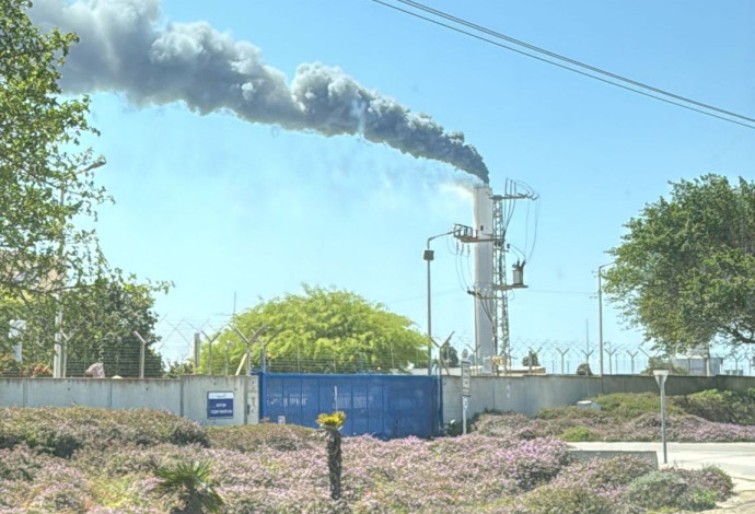 שריפה בתחנת הכוח רוטנברג באשקלון (צילום:  כבאות והצלה מחוז דרום)