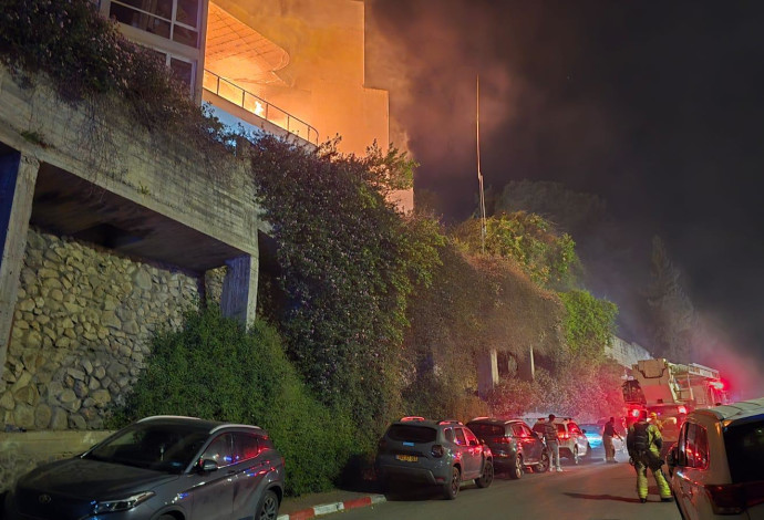 שריפה במלון בטבריה (צילום:  כב"ה)