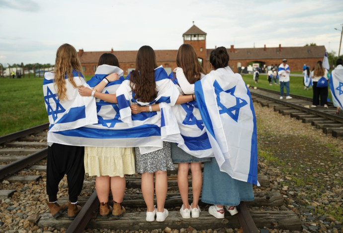 משלחת מתנדבות ומתנדבי השירות הלאומי-אזרחי למצעד החיים (צילום:  אורי לובן, לע״מ)