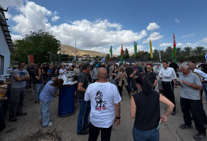 מפגן התמיכה במאבק בפרוטקשן ביבניאל (צילום:  ארגון "עד כאן")