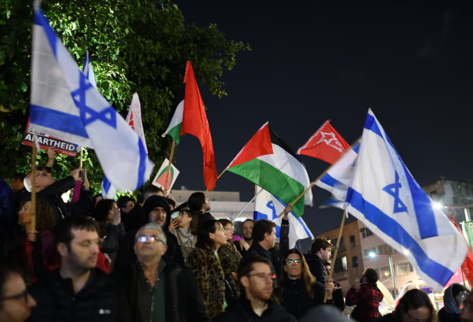 הפגנה בתל אביב נגד המלחמה (צילום:  גילי יערי, פלאש 90)