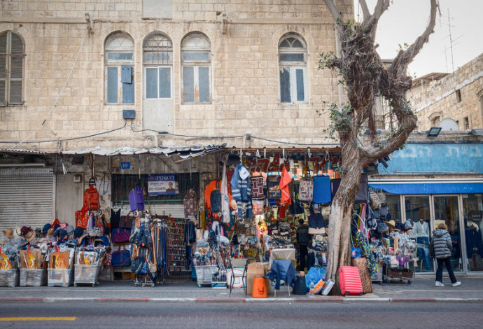 בסטות בשכונת הדר, חיפה (צילום:  דור פזואלו, פלאש 90)